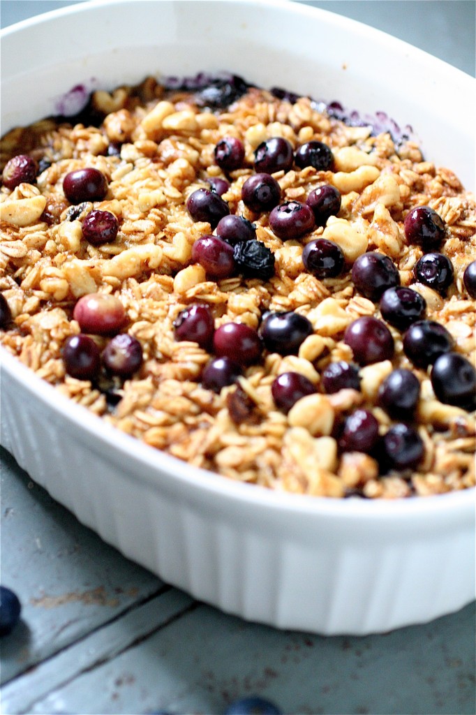 Baked Blueberry And Banana Oatmeal | The Curvy Carrot